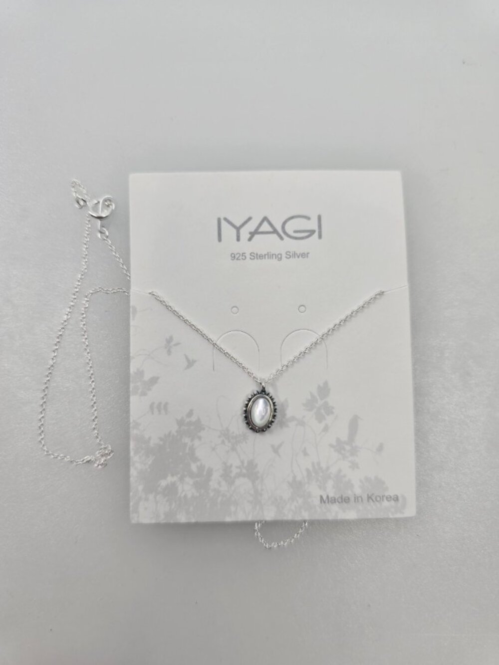 ELEGANT WHITE OVAL SILVER NECKLACE MADE BY KOREA